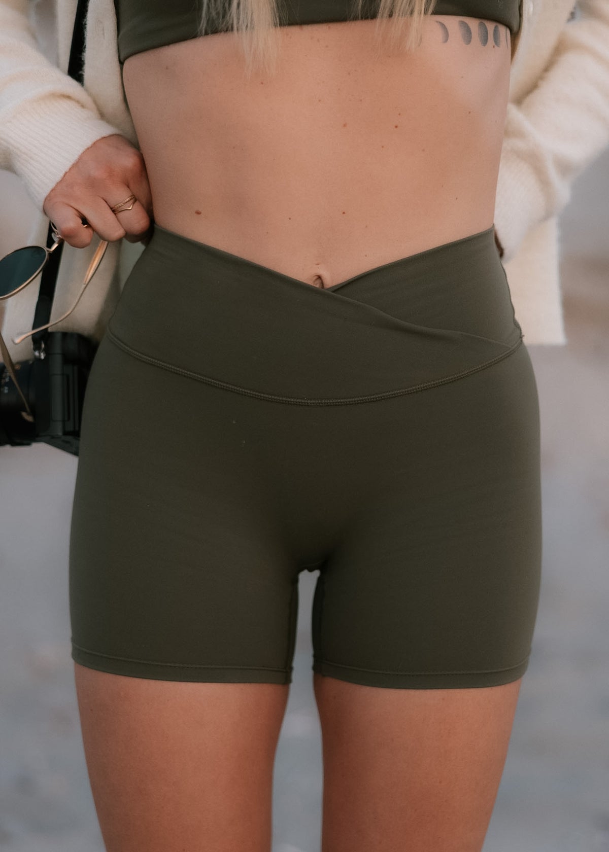 Zenna Active Dune V-Front Shorts, high-waisted – view 5